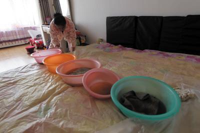 广德楼上漏水，住户失联，小区没物管，业主维权难！律师来支招……